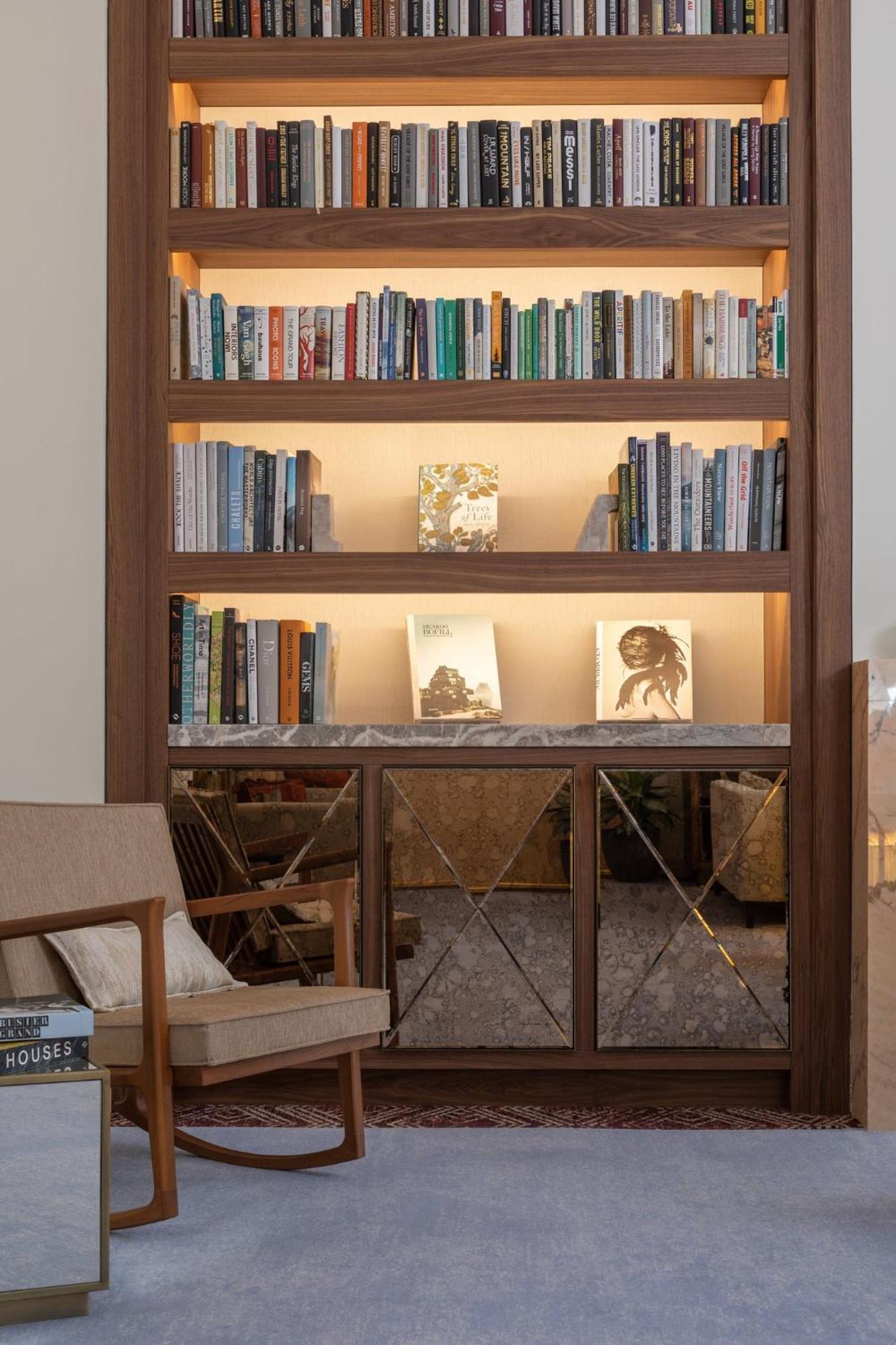 Viceroy Kopaonik Serbia Buitenkant foto A bookcase with a built-in light