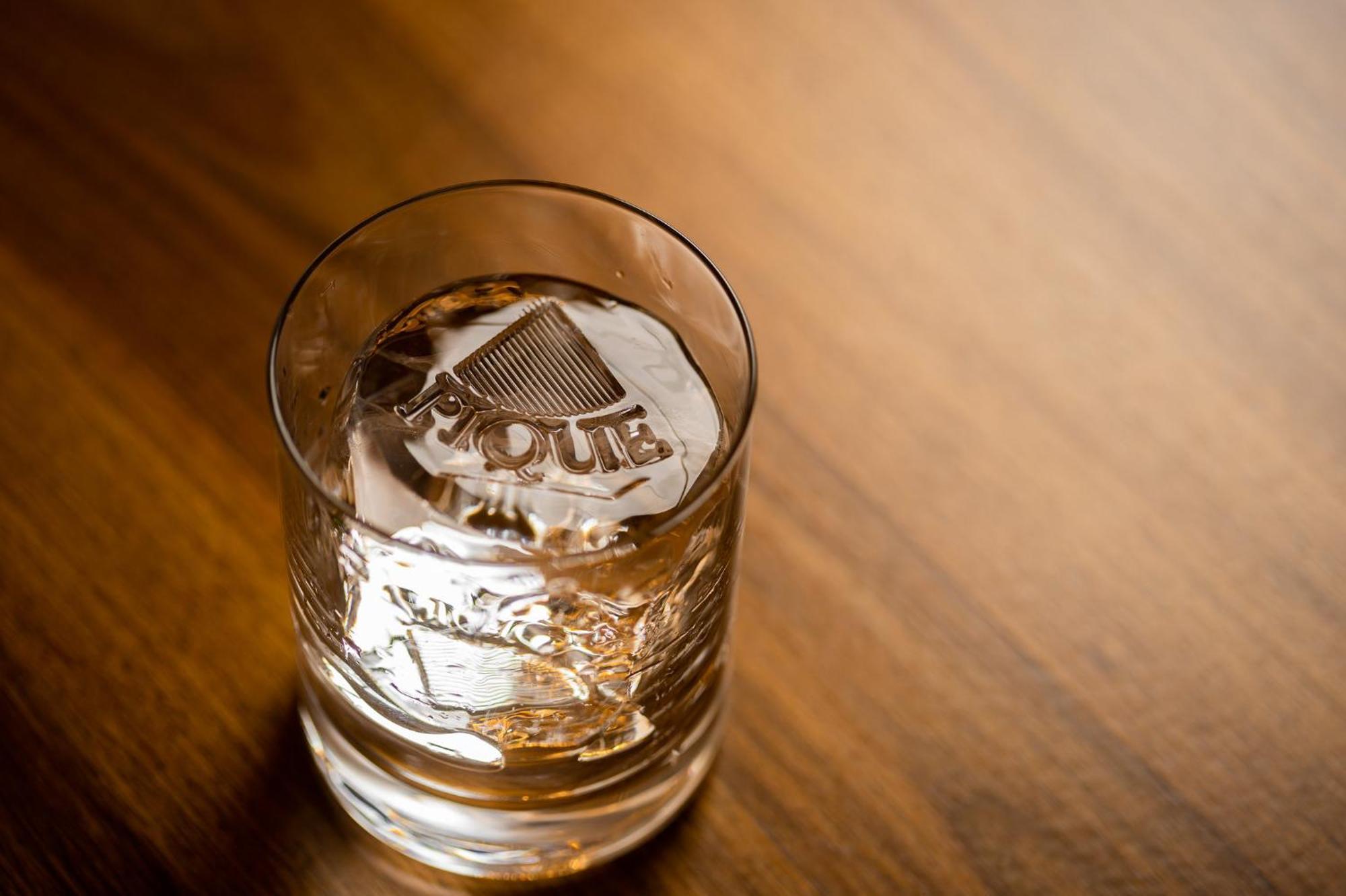 Viceroy Kopaonik Serbia Buitenkant foto A glass of Old Fashioned with a large ice cube