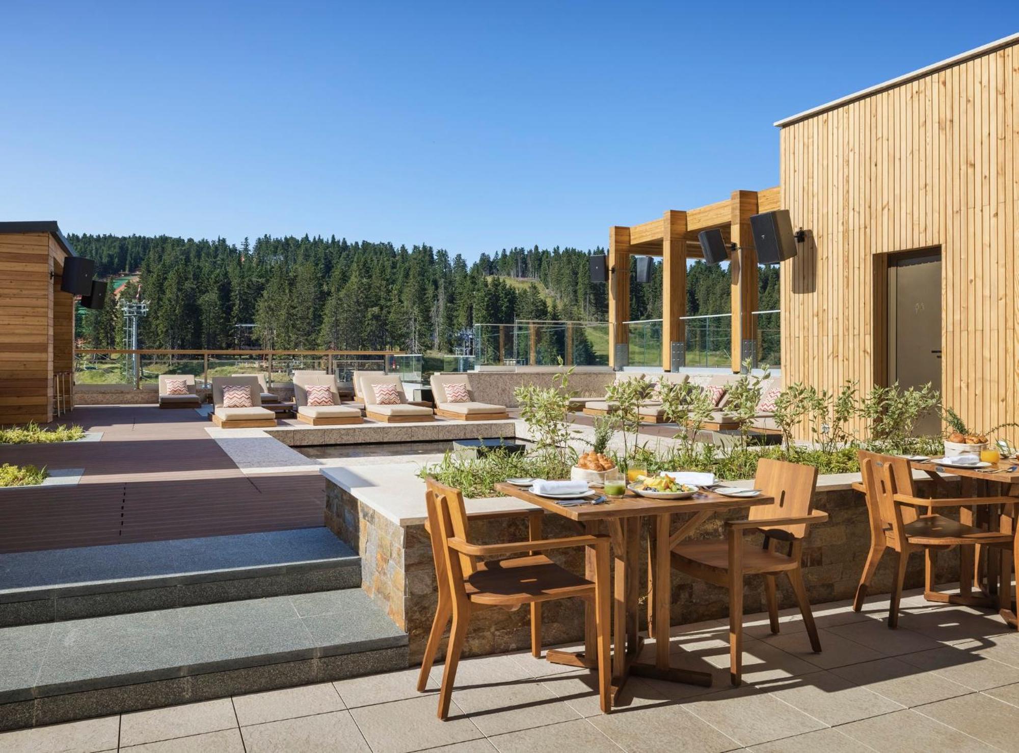 Viceroy Kopaonik Serbia Buitenkant foto The rooftop terrace at the Hotel