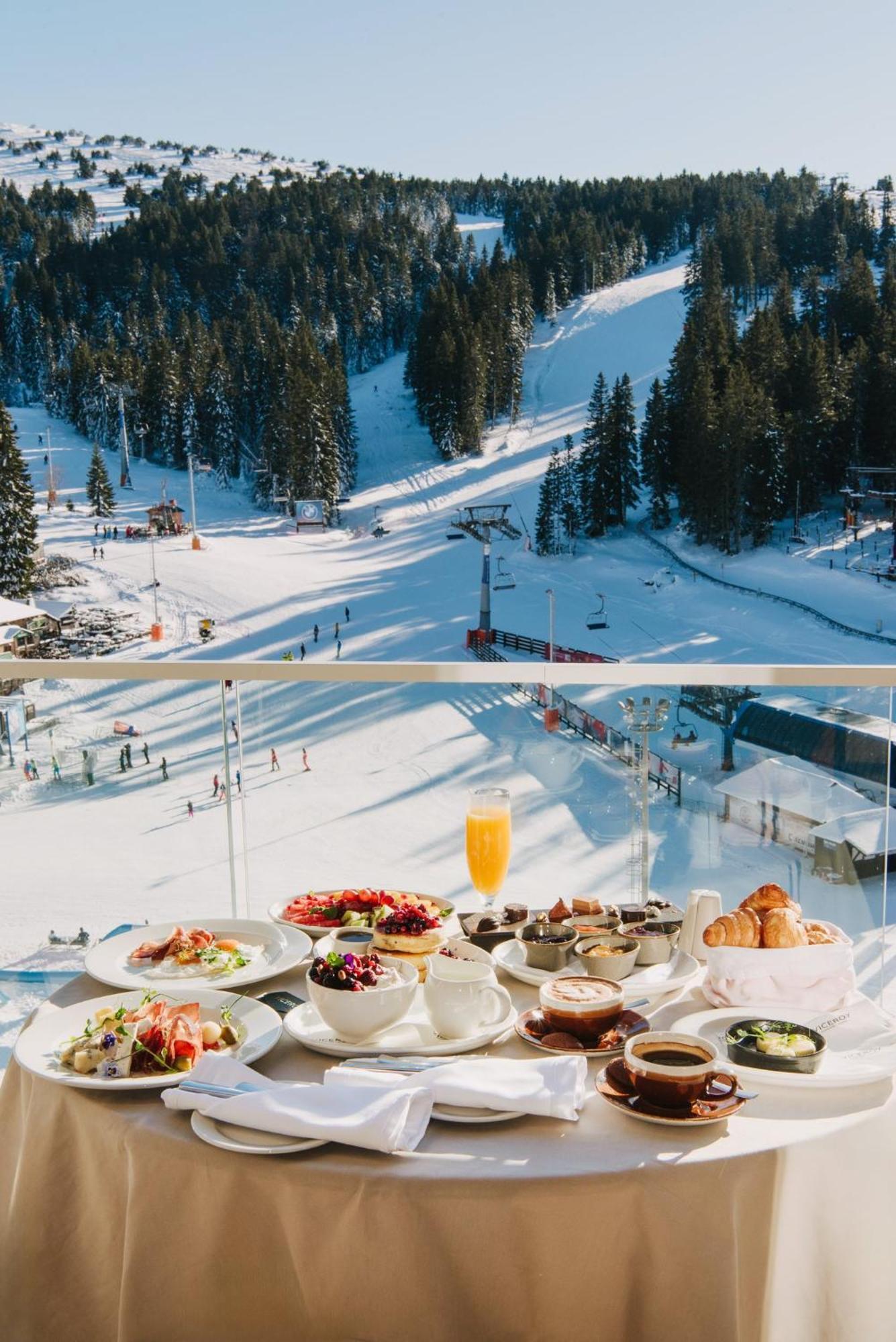 Viceroy Kopaonik Serbia Buitenkant foto Breakfast at the Hotel