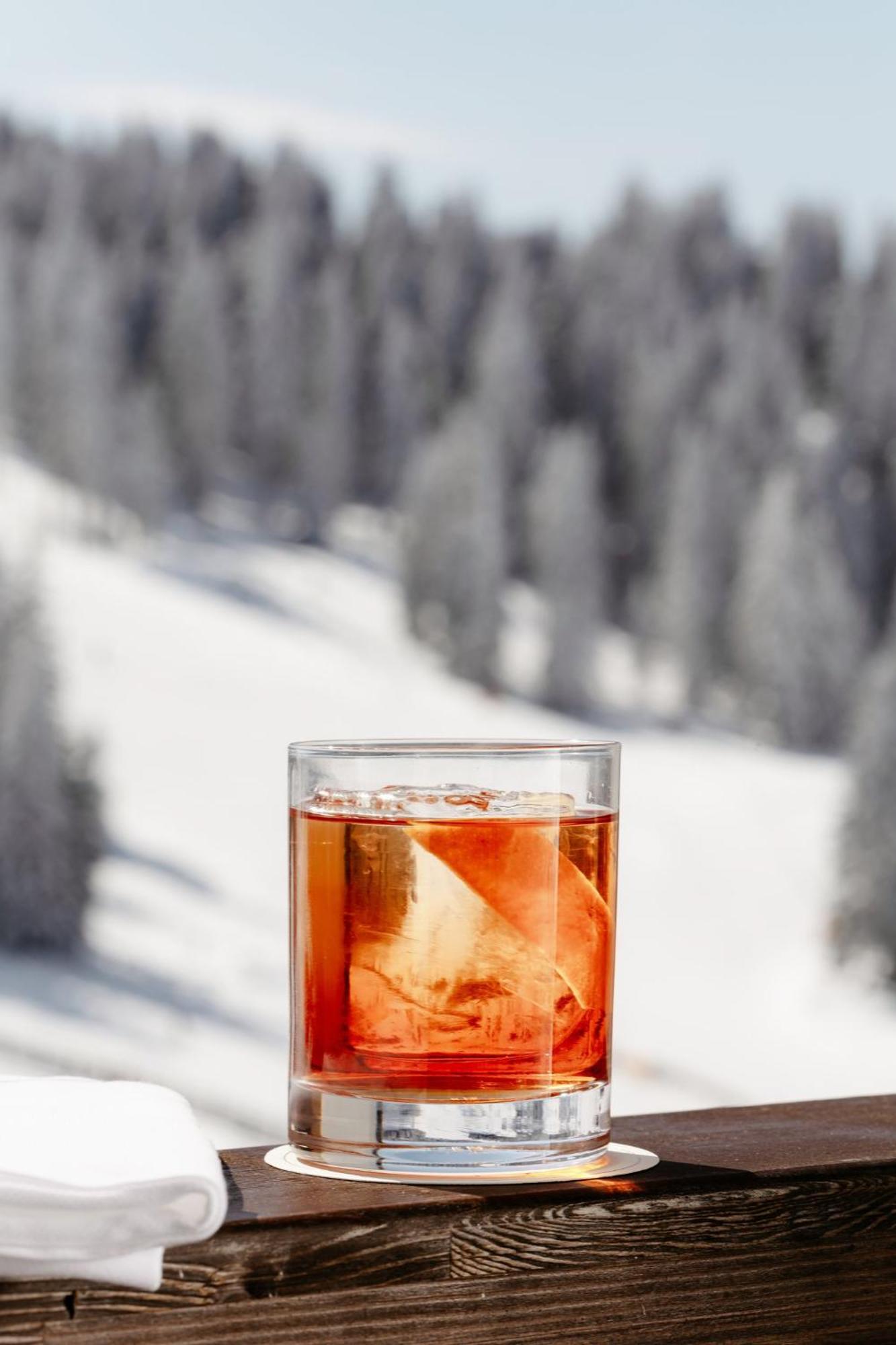 Viceroy Kopaonik Serbia Buitenkant foto A glass of ice tea